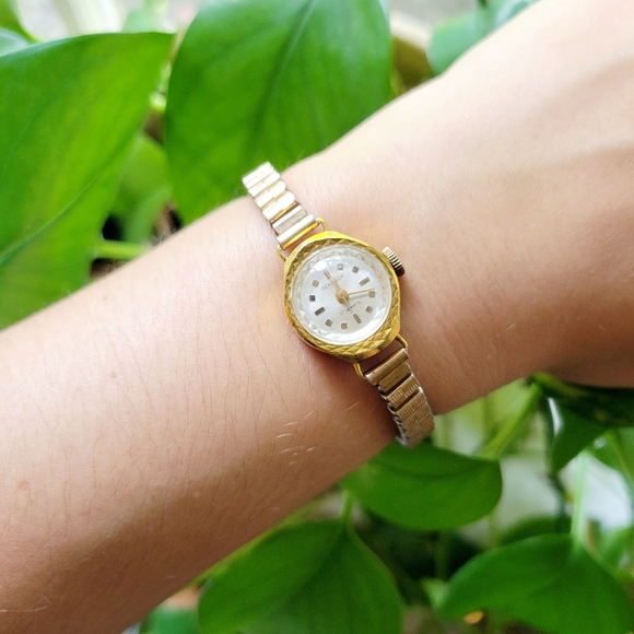 Vintage Sekonda 17 Jewels Dainty Classic Gold Stretch Watch - Picture 1 of 13